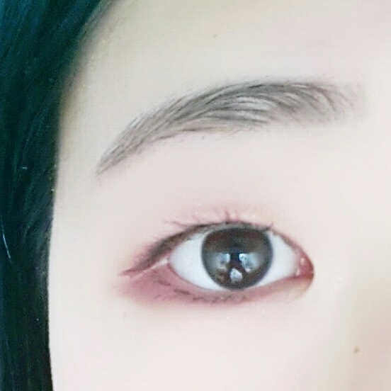 마스카라를 언더까지 꼼꼼하게 발라주고 언더 속눈썹 사이사이도 붓펜라이나로 메꿉니당

#아리따움 아이돌 마스카라 딥브라운