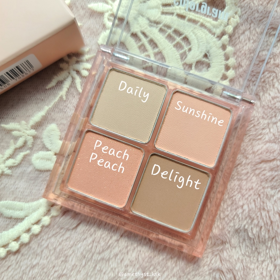 
#4구섀도우팔레트

한 손에 들어오는 콤팩트한 사이즈에
🤗데일리로 바르기 좋은 컬러구성입니다.
파우치에 넣어다니면서 수정하기도 편하고
👉sunshine 컬러는 블러셔로 활용이 가능해요.

✔무펄이 3컬러나 있어서
다른 섀도우와 함께 사용하기에도
좋은 팔레트입니다.


