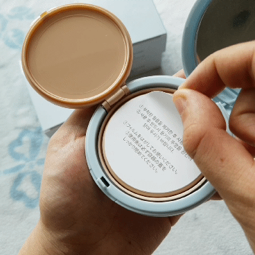 
뚜껑을 열어보면 이렇게 필름이 부착되어 있어요. 
부착된 필름을 제거하고 사용해봤어요. 


