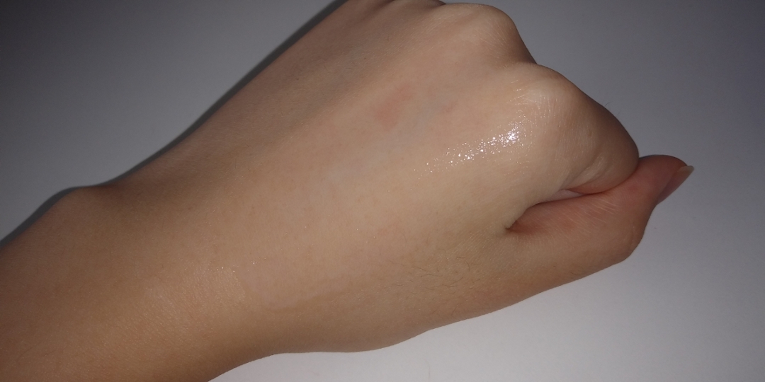 슥슥 발라봤는데 조금 기름진 느낌...