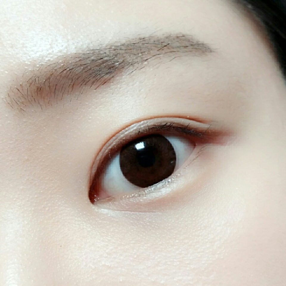 ☝첫번째. 베이스메이크업을 마친후에 
파우더로 유분기를 잡아주었어요
*사용제품:이니스프리노세범팩트
