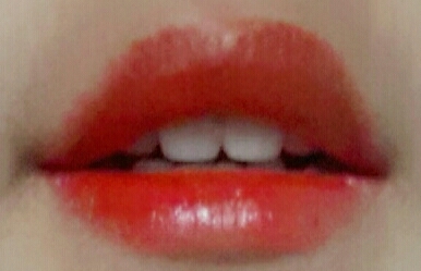 이거는 풀발색! 진짜 실제로 보면 색이 더 쨍한 빨강색이고요