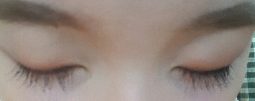 제 속눈썹은 길이가 길지만 숱이 너무 없는 속눈썹인데 디올 마스카라를 바르니깐 자연스럽세 볼륨감이 넘쳐나는걸 보실 수 있어요!

더 길게 바르고 싶으신 분들은 한 번 바르고 나서 마흐고 두번째는 솔 끝부분을 이용해 속눈썹 끝에 바르면 효과 짱😍😍