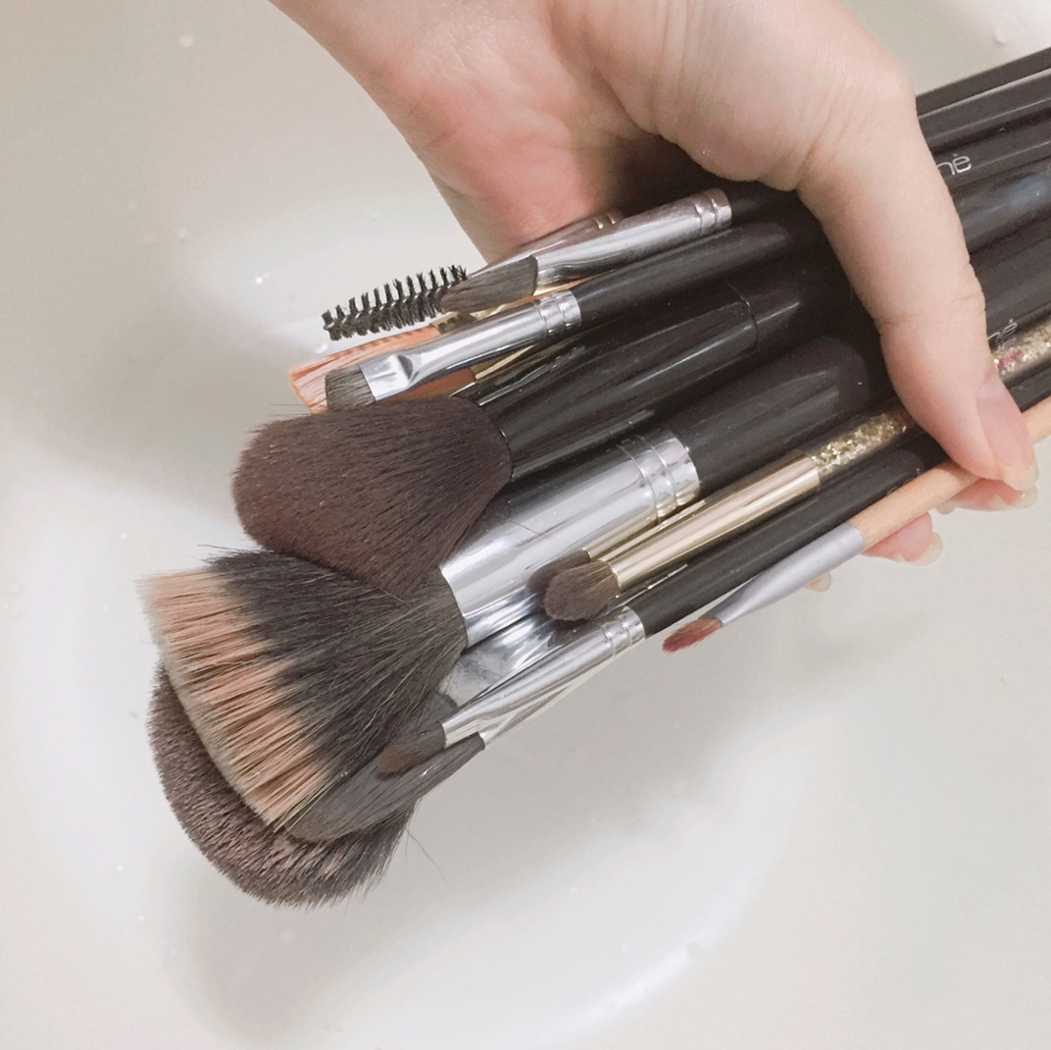 스킨케어 만큼! 클렌징 만큼! 정말 중요한 브러쉬 세척:)