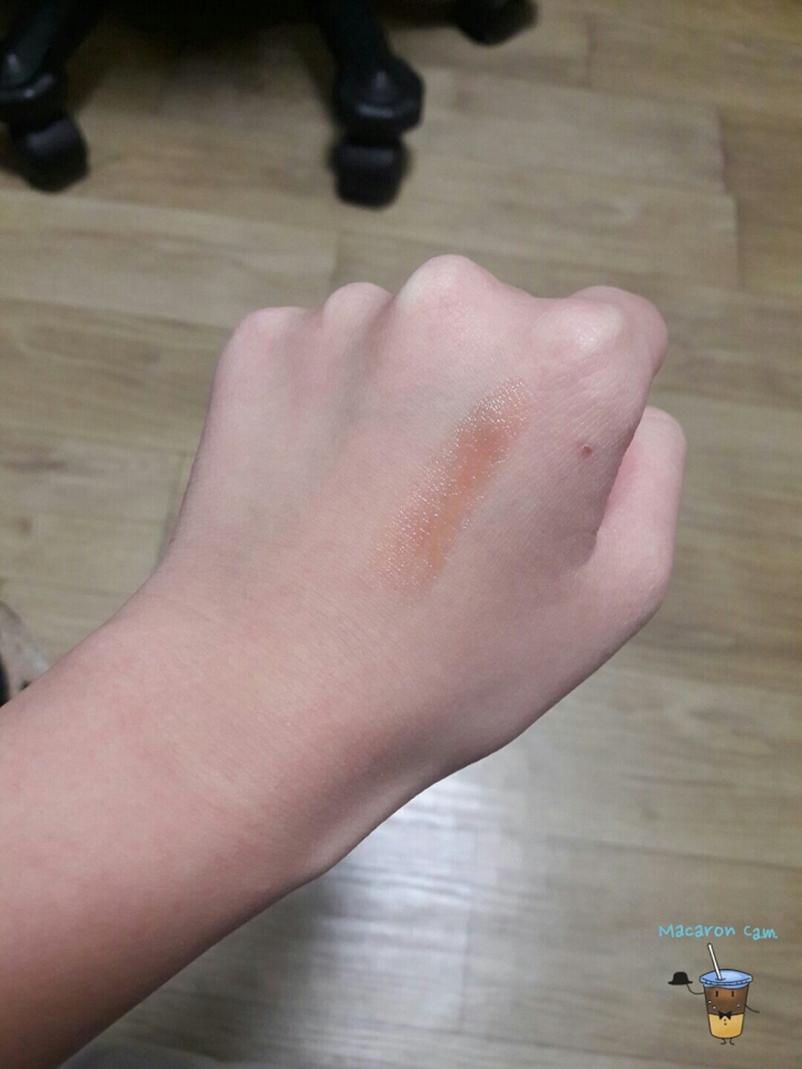 여러번 왔다갔다한 후입니다!
몇번 발색하니까 확실히 색이 진해졌죠?