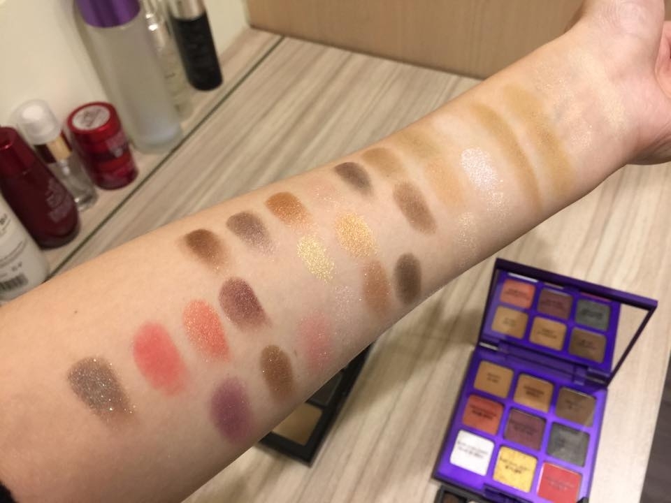 上排：第一代新版 (粉質最好)
中排：THAT GIRL FEVER SHADOW PALETTE 9格眼影 (介於中間，較接近新版)
下排：pony memebox shine easy glam2 (舊款粉質最差)