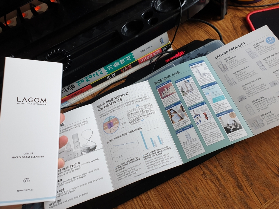 안에 종이도 같이 동봉되어있엇어요! 전역시읽지않습니다