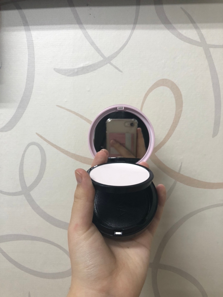 근데 많이 바르면 좀 뭉치고 뜨는 경향이 있더라구요 