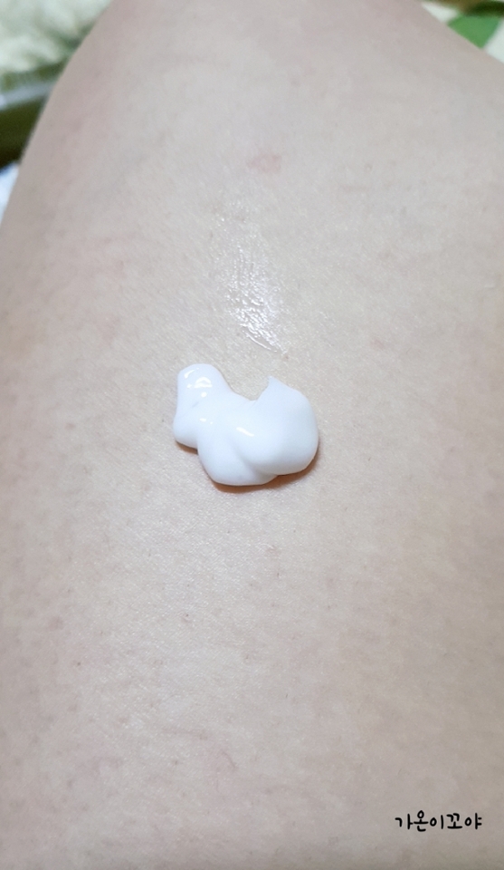 어릴적 철없던 시절의 실수였던 솜털 다리 제모로 이제는 굶은 모낭과 털을 소유하게 된 튼튼더럽허벅지를 준비 했어요!