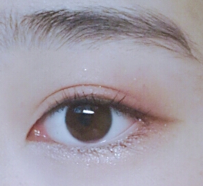 이름이 기니 생략할께요 끝쪽에 사진 참고하시면 됩니다.더 샘 픽서를 발라줍니다.