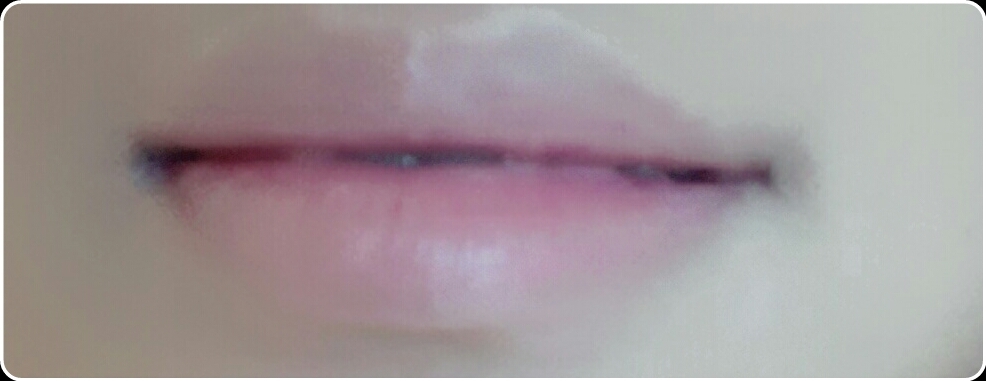 입술을 쿠션으로 색을죽여주고 가보겠습당~