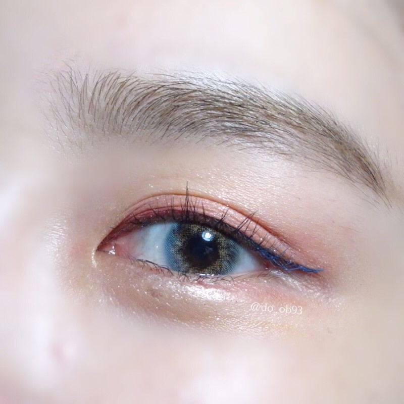 쨘 요렇게 테두리쪽에 푸른 색감이 있지만
테두리가 또렷한 느낌이 없어서 부담스럽지 않아요! 
저는 블루 포인트라이너를 사용했을때
카리브 블루렌즈를 착용해주었어요.