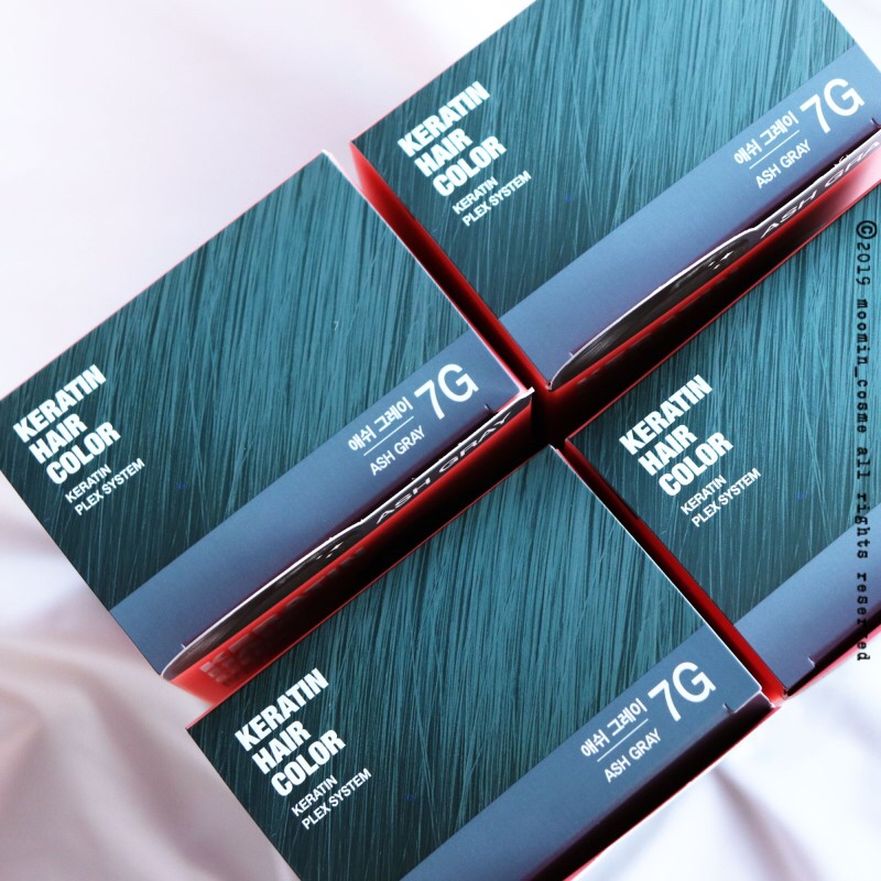 저의 머리 길이는 어깨에서 한 5cm 정도

떨어지는 정도지만, 저는 레이어드컷을 강하게 쳤고 뭐 그렇다고해서

숫이 없지 않아요,,,^^ 숫쟁이임,,, 숫겁나 많습니다!

​

그래서 모레모 담당자님과 상의한 결과

4통을 쓰기로 결심했습죠!

​

※ 결론은 좀 남았어요! 아주 풍신풍신 적시고도 조금 남았습니다 ※

​

하지만 셀프염색은 부족하게 하면 그 순간 개똥망 하는거니

늘 넉넉하게 염색약을 준비해주세요!

​