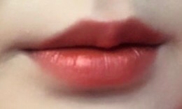 6_입생로랑 따뚜아쥬 꾸뛰르 101호
어제 입생매트립 모음에서 생각보다 부담스럽지않은 은은한 펄이라고 추천드린제품인데 오늘은 입술발색도 함께 업로드해요 ㅎㅎ 은은한 펄감이 너무예쁜 가을찰떡립이에요!