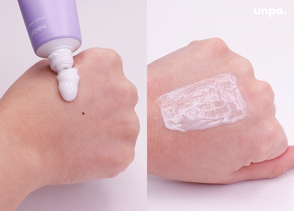 튜브 타입이라 공기 노출을 최소화해서
사용할 때 마다 위생적으로 사용할 수 있고
쭉- 짜내는 순간 느껴지는 촉.촉.함!
손등 위에서 사르르 녹아 발림성까지 굿이라구b
