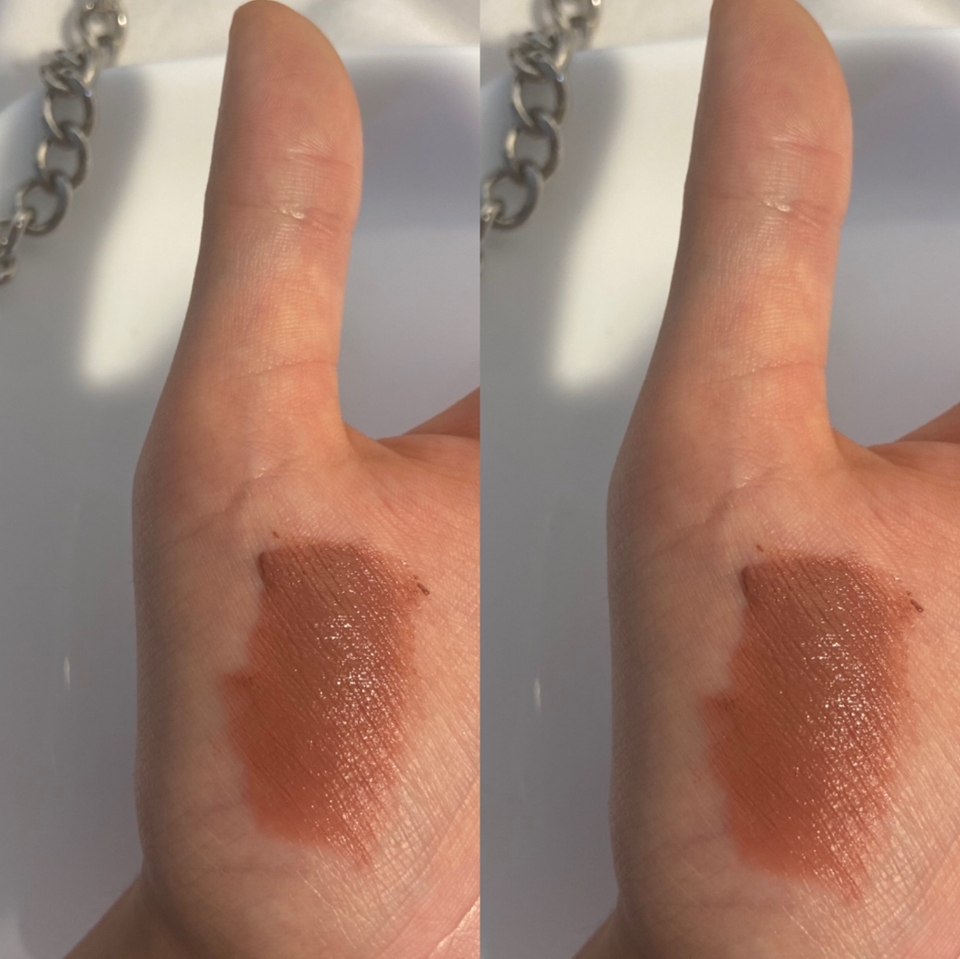• 발색 사진입니다 

이 틴트는 지속력이랑 밀착력이 좀 떨어지더라구요 ㅠㅠ 
묻어남도 조금 있었어요! 그 점들 빼곤 다 좋았어요 🤍🤍
