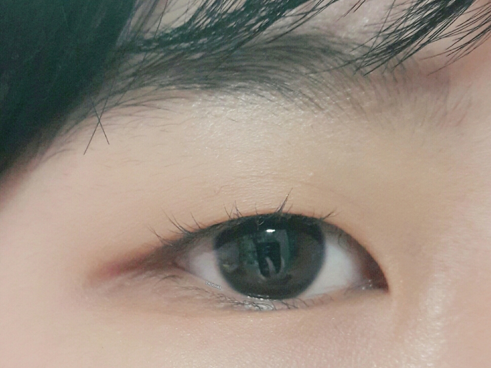 필터O

음영에 가깝지만 진짜 이쁜 살구메이크업 끝입니다
올로드샵이라 쉽게 따라하실수 있습니다
무쌍분들도 부어보이지않게 핑크섀도우 바를수도있고 내츄럴해서 쉽게 쓱쓱 바르고 나가도 이쁜것같아요