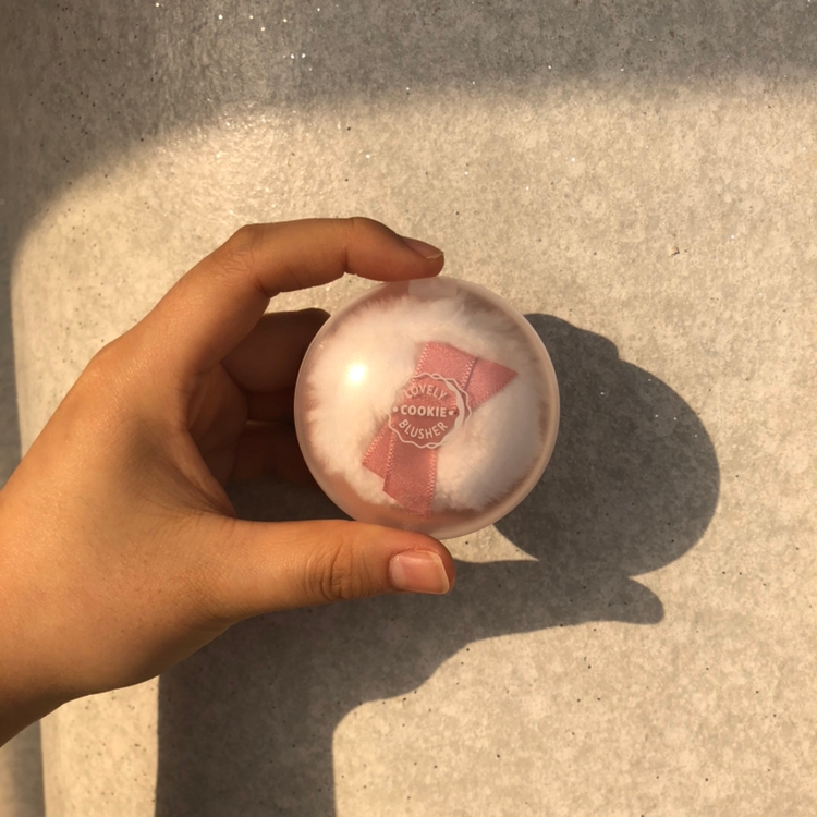 패키지는 귀욤귀욤하고 러블리러블리한 에뛰드 스러운 패키지 입니다