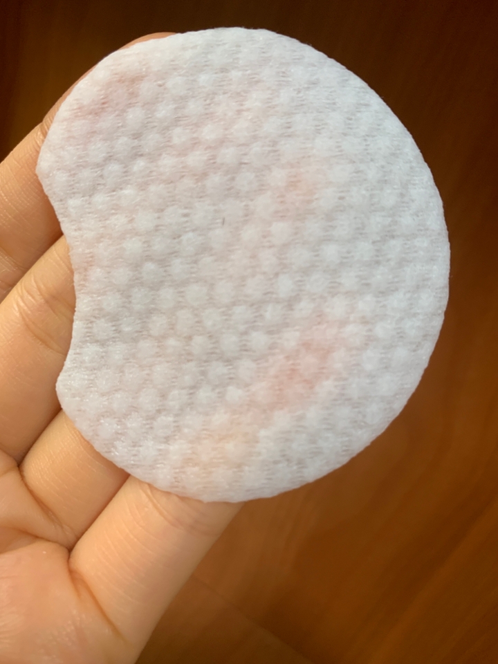 앞면 / 뒷면에 비해 거친느낌