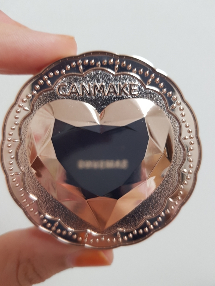 근접샷 !! 

번쩍번쩍 하지만 ✨✨
제일 가운데 부분은 
제 핸드폰이 비칠 정도로 
비침이 있어요!