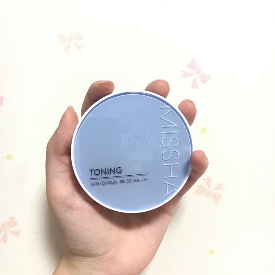 케이스는 하늘색이에요! 깔끔하죠