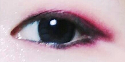 그리고 삐뚤빼뚤하게그린 라인을 딥베리소다로 라인그린곳을 전부 블랜딩해주심되요! 그렇게하면 티1도안난다는사실😋