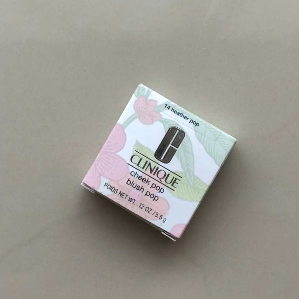 기존에 갖고 있는 누드팝이랑 섞어 쓰면 예쁠게 뭐가 있을까 하고 테스트를 하다가

이 헤더팝이 가장 마음에 들어서 손등에 한번 슥- 바르자마자 낼름 구매했어요ㅋㅋㅋㅋㅋ


크리니크는 기초라인이 좋기로 유명한 브랜드이기도 하죠!
그래서 성분 또한 믿고 쓸 수 있었어요 :)












