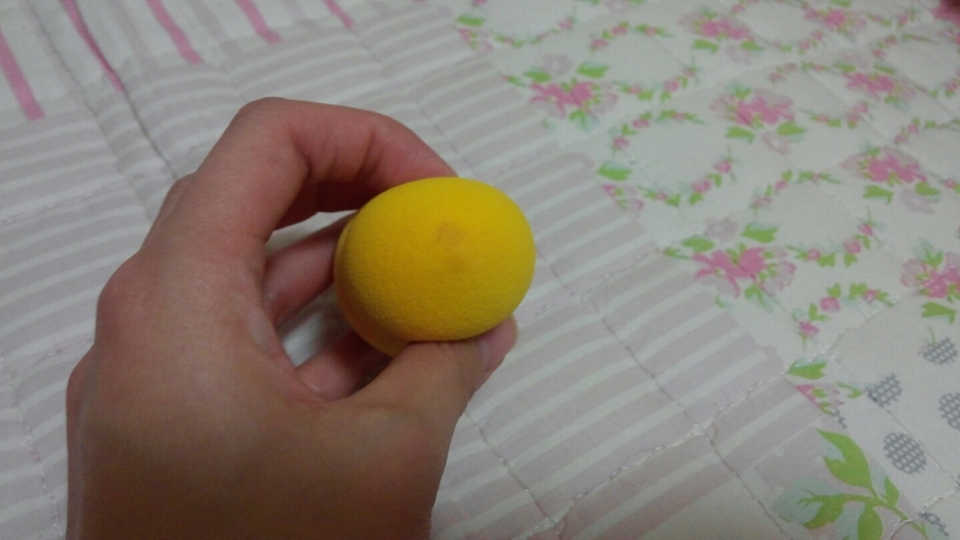 코의 사각지대를 찔러서 멕업하기좋다는 꼬랑지 ㅋㅋㅋㅋㅋ
저는 잘안써서 한두번 두드려봐서 묻은 양이예요.

이것도 세척할겁니다. 티끌하나가 더 맘에안드는법!