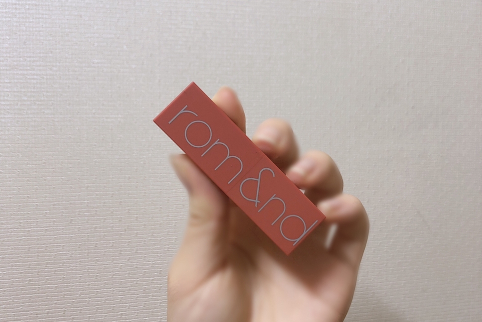 디자인은 기존 매트 립스틱 디자인이랑 똑같아요