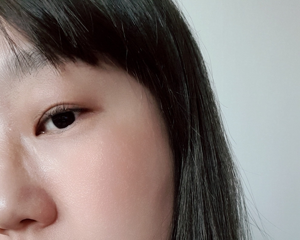 
웜소울을 구입한 이유도 까만 피부에 더 예쁘게 발색된다는 후기 때문이었는데요..

까만 피부에게는 건강하면서 분위기있게 발색되서 매력이 있었어요.
