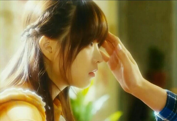 마지막으로!이불속에 손을 넣는다던지 장갑을 껴주면더 좋아요!모두 이쁜손 만들어요~
(손이라도 이뻐져야지ㅠ)