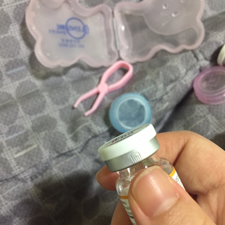 따는 법은 사진에서 쇠부분에 표시가 있는 부분을 위로 들어올려서 돌려 까시면 됩니다!
🔥이때 손 다치지 않도록 주의하세요~🔥