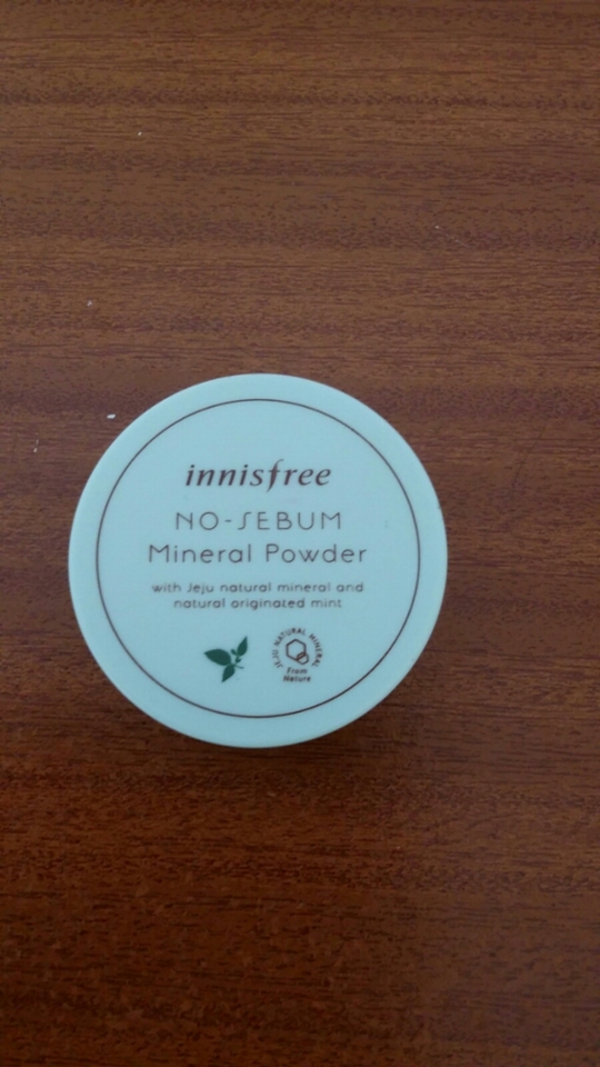 이니스프리 노세범 미네랄 파우더
색깔이 맘에 쏙 드네요 ㅎㅎ