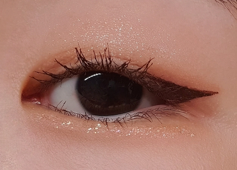 안녕하세요 여러분! 정말 오랜만에 뷰티팁을 작성하네요😭

오늘은 롬앤 말린버들꽃 팔레트를 사용해서 아이메컵을 해보려고 해요! 한복 에디션으로 나온 팔레트인데 색감도 너무 이쁘고 딱 제 톤에 맞는것 같아서 이번에 구매를 해봤는데 제 인생템이 되어버렸네요ㅜㅜㅠ❤

오랜만에 돌아온만큼 정말 열심히 만든 뷰티팁이니 모두 즐겁게 봐주셔요! 그럼 시작해보도록 할게요😻