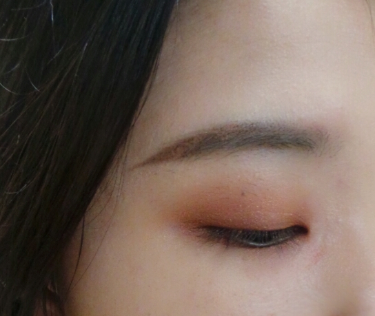 눈두덩이 앞과뒤도 한번씩 더 터치해줄게요