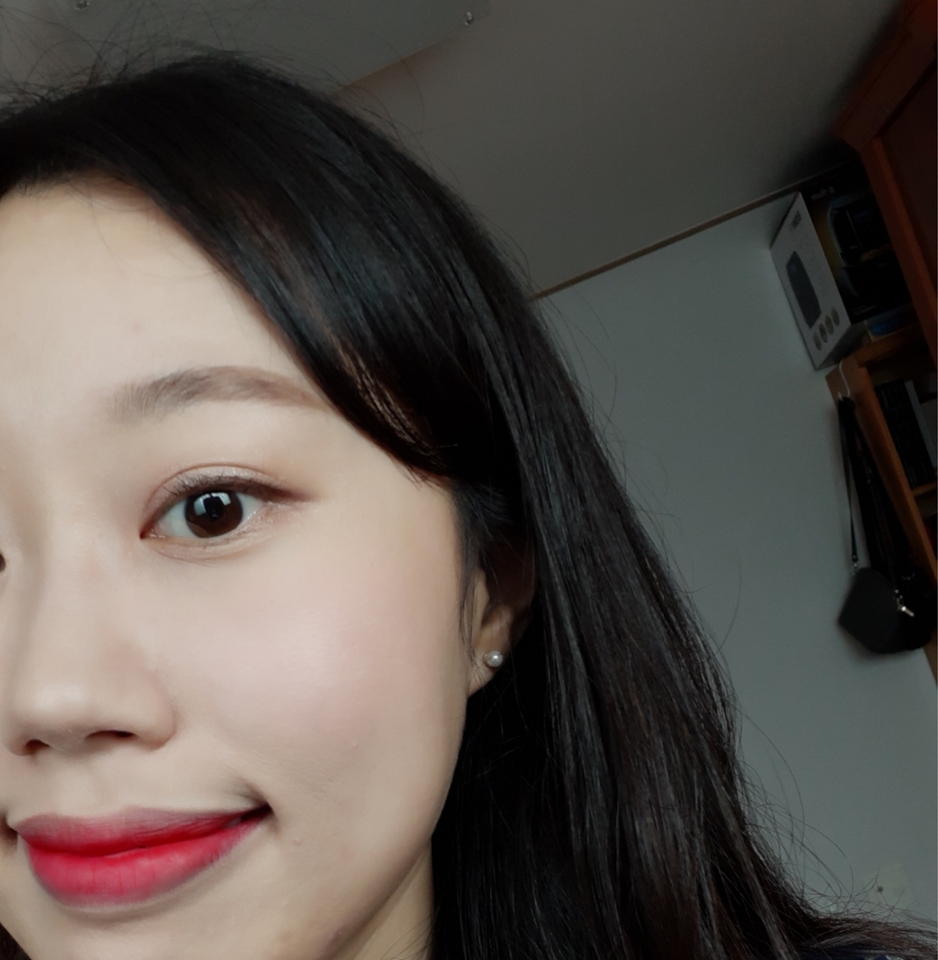 
볼에 여러번 발색해도 연~~~하게 표현돼요
색감이 봄에 잘 어울리죠><

립은 진짜 어느걸 발라도 찰떡같이 잘 어우러져요 

강추합니다 pk07