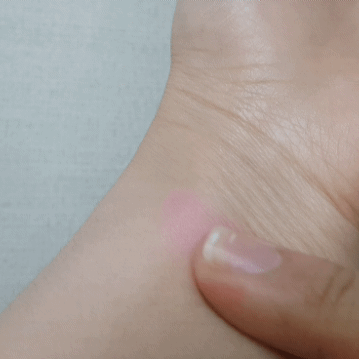 파우더입자도 굉장히 고운편이라 밀리는 느낌도 없었습니다.