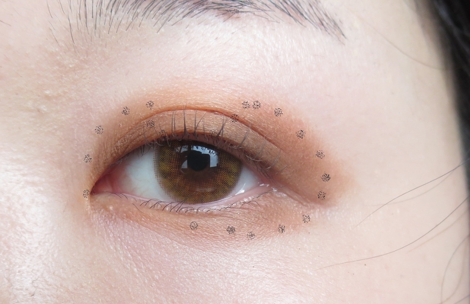 앞쪽 뒤쪽, 그리고 언더 중간 지점까지만 아르데코 378 글램골든 초콜릿으로 컬러를 더해줄게요

이것도 발색이 완전 뿜뿜해서 진짜 소량만 쓰셔도 돼요 정말 아르데코 써보면 다른 섀도는 못쓸지경 ㅠㅠ