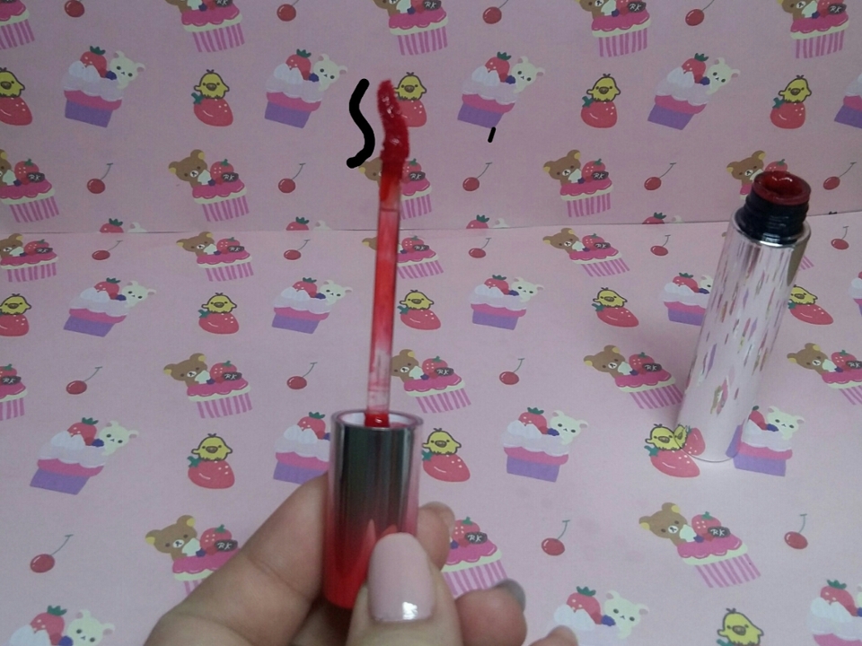 팁은 정말신기하게도 s굴곡이더라구요ㅇㅅㅇ♡!!아리따움 팁은 다비슷비슷한 느낌이었는데 조금 신선하구 양조절도괜찮구 입술산을 살리기도 좋더라구요~~~~~♡