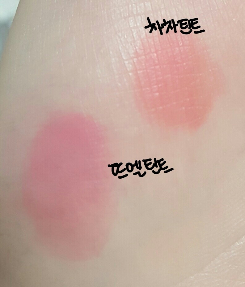 착색이에요! 입술에올려두고 오래있으면 저거보다 더 진하게착색되는거같아요!