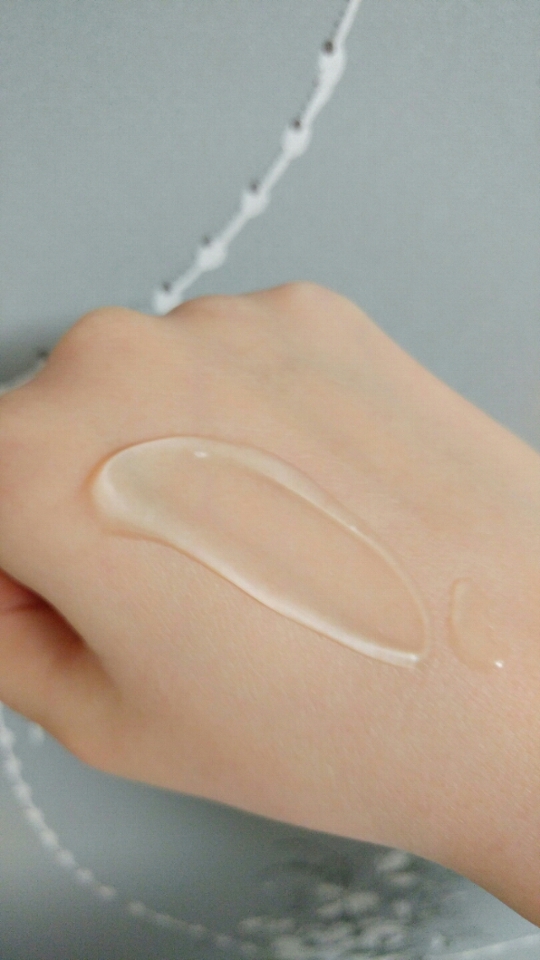 일단 각질을 잠재워 주는데 좋구여 몸에도 마니마니 발라주면  좋아요 특히 손등이나 발,팔,목부분 말이졍ㅎㅎ