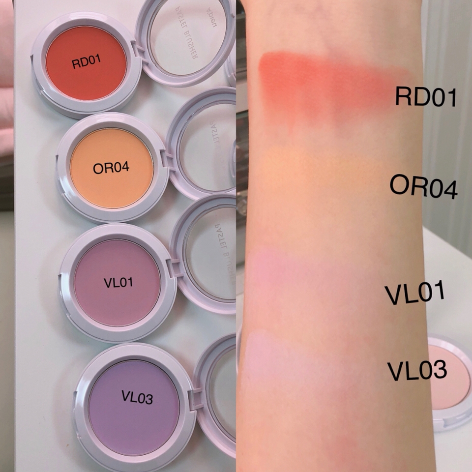 RD01- 발색이 진하기에 발색사진에 가장 적은양을 사용하였어요.딱 예쁜 레드블러셔 색상입니다.
OR04-오렌지보다는 노란?색에 가까운거 같아요 오랜지색 블러셔 입문하시는 분들께는 CR04를 더 추천해요.
VL01- 보라끼가도는 핑크색이에요.
VL03- 흰끼가 도는 연보라색이에요. 약간 푸른끼도 도는것 같네요.