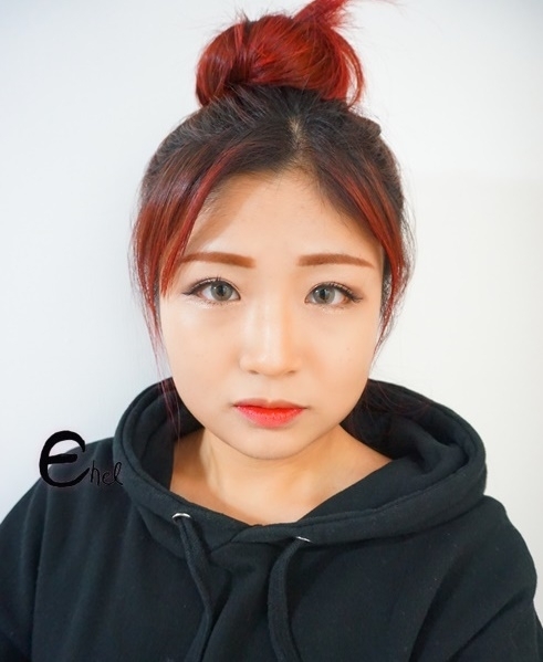이렇게 쎈언니 메이크업 완성..ㅋㅋㅋㅋㅋㅋㅋㅋㅋ
렌즈가 이국적이어서 그런지 되게 쎄보이는 메이크업이 탄생됬어요.