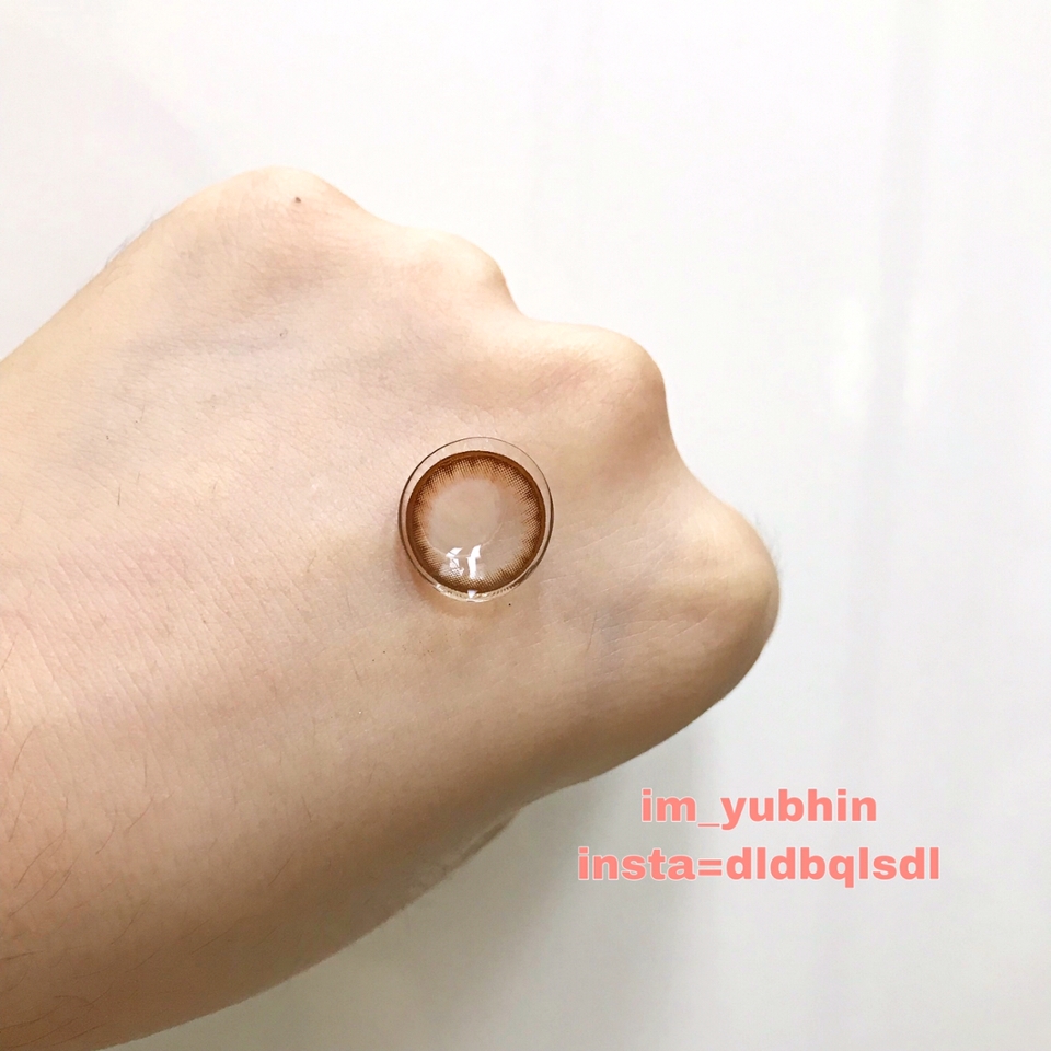 
사진은 약간 붉게 나왔는데
가장 흡사해요