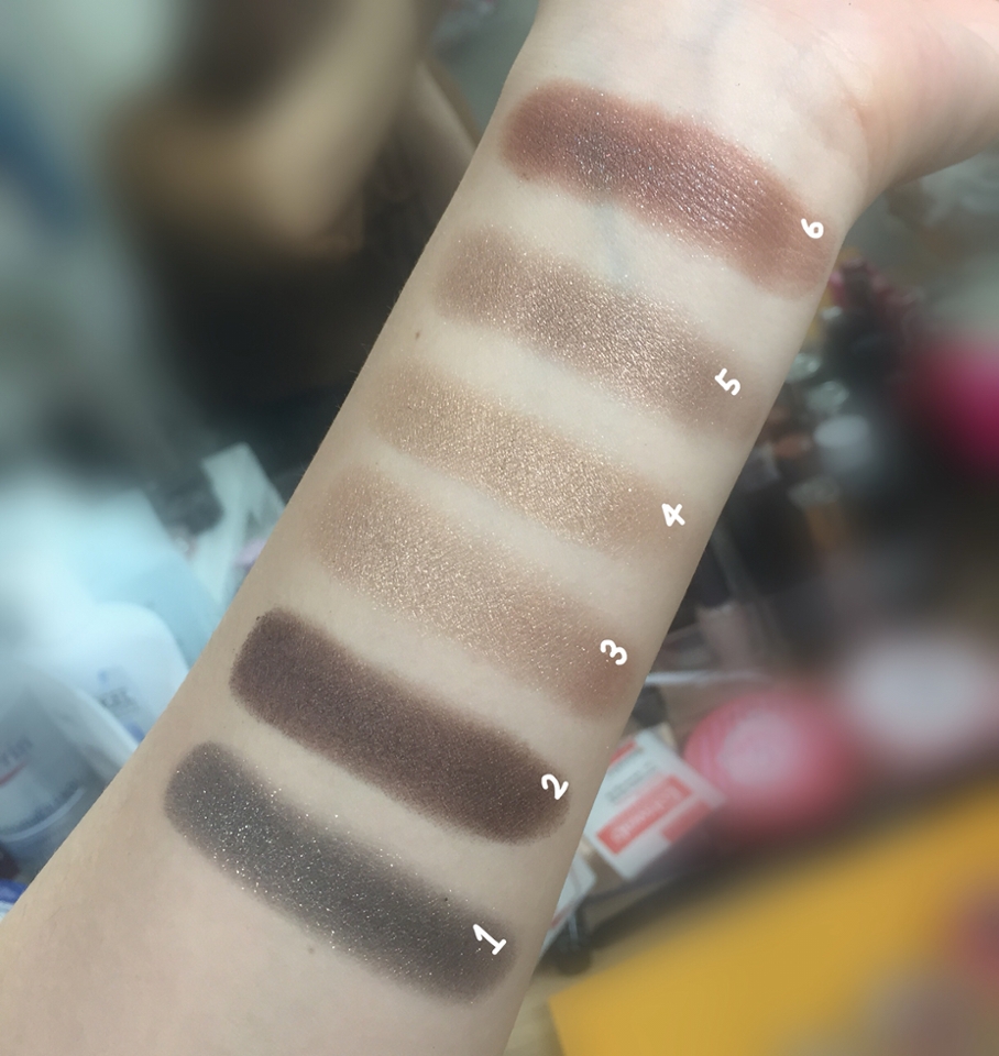 근데 .. 진짜 섀도우 퀄리티는 로드샵 중 에뛰드가 단연 1등인거같아요. 색 어떻게 이렇게 잘뽑지 진짜 ? 최고에여👍🏻 2번은 쌍커풀라인에 음영을 주면 눈이 깊어보이는 효과를 줘서 요새 가장 많이 사용한답니다🌸