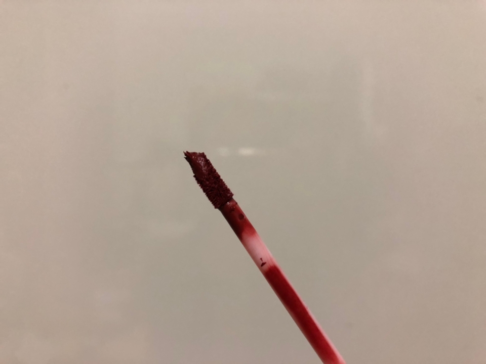 팁색도 훨씬 어둡죠?