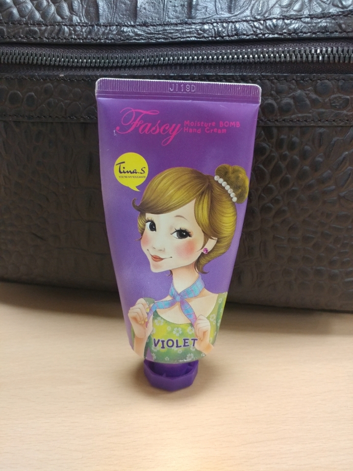 향이 5가진가 있었는데 저는 바이올렛으로 샀어요!