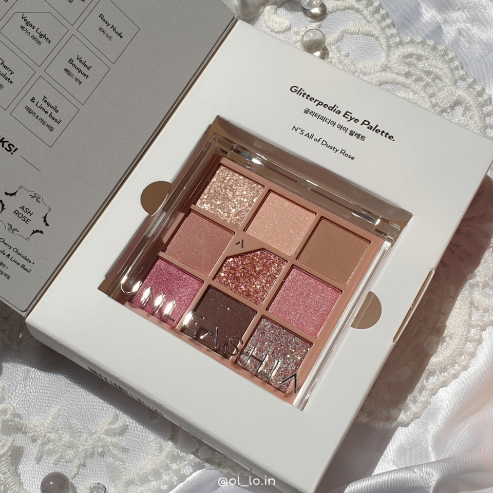 실제로 보면 더 쿨한 느낌이 들어요!
완전 쿨톤 팔레트!!💖

이때까지 쿨톤 팔레트 나온거 사용해보고 실망해보신 적 있는 쿨톤분들은 이 팔레트 사용해보세요!
완전 찐찐쿨톤 팔레트에요!!