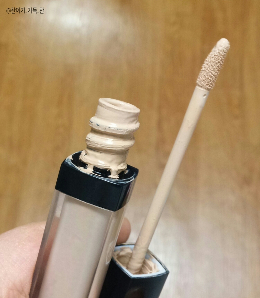 팁이랑 새는걸 한번에 보여드리고 싶었어요...★ 제가 이상하게 쓰는건지 원래 잘 새는건지 모르겠어요ㅠㅠㅠㅜ