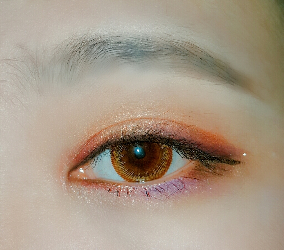 마스카라 컬링은 너무 뽝!! 되지않게만 해주세요 
완성샷을 가까이서보면 이런느낌이예요'^'
그럼 메이크업 끝입니다🦄🦄